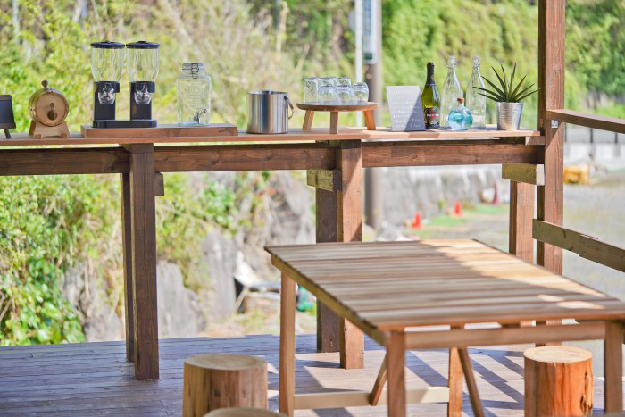 2024年リニューアルしたオープンテラス「See Terrace」。海を目の前にの~んびり