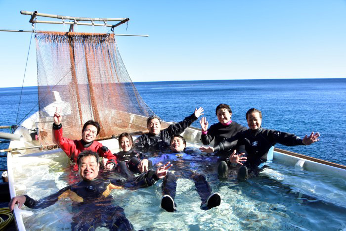 富戸と言えば、源泉かけ流しの湯が張られている「温泉丸」! みんなで入るとまた楽しい