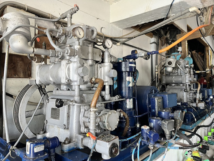 「龍馬Ⅰ」号ではYS-85を2基利用しています。母船に置かれていますが、ゲストの目につきにくい場所にあります