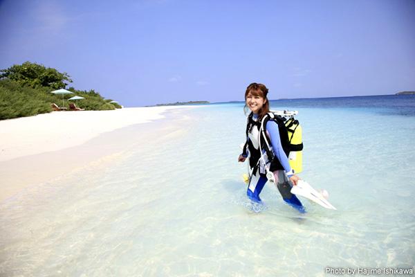 Four Seasons Resort Maldives at Landaa Giraavaru 1島1リゾートというユニークなスタイルゆえに、モルディブは滞在中、心の底からのんびりできる、まさに楽園。そんな楽園をモデルの寿るいちゃんが体験!