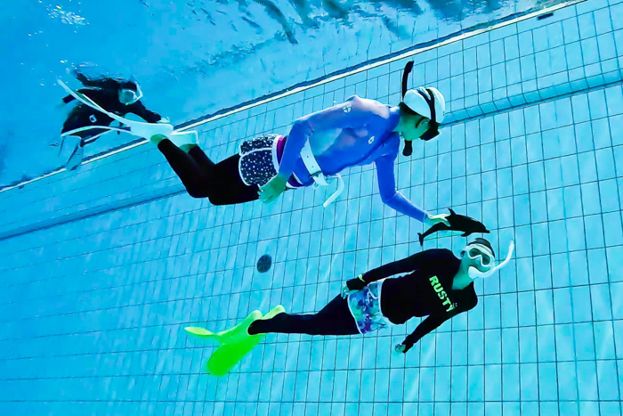 プール練習会のようす Photo by JUN HASEGAWA