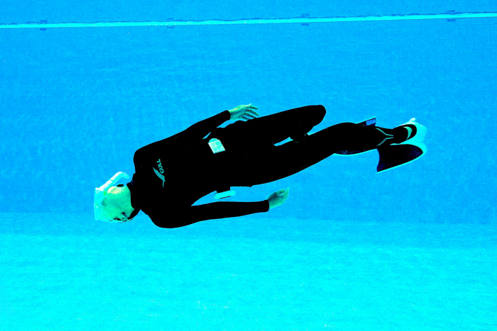 横に回転する(サークル) Photo by JUN HASEGAWA