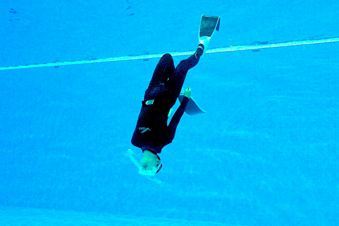 縦に回転する(サークル) Photo by JUN HASEGAWA