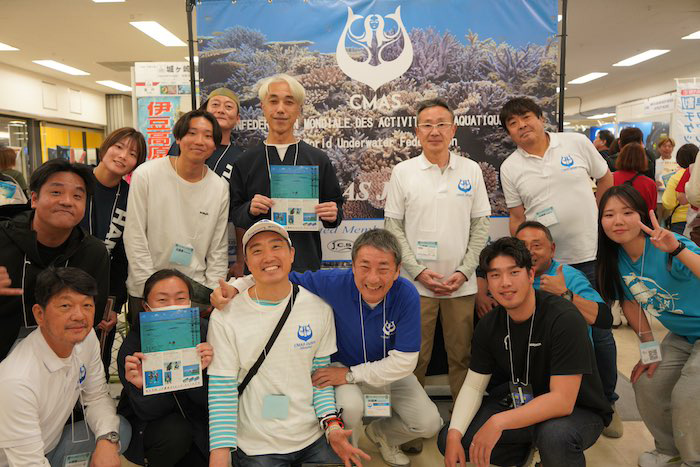 CMASのブース。国内にはCMASのCカード発行団体は9団体が現在加盟しています。セントラルスポーツやJCSといった団体、伊東のダイビングサービス《マリンロード》などが合同出展しました