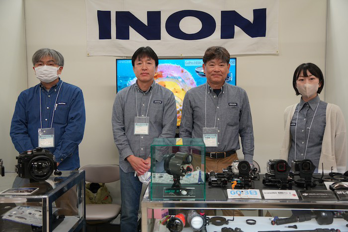 水中撮影機器メーカーとして根強い人気を誇る《INON(イノン)》のブース