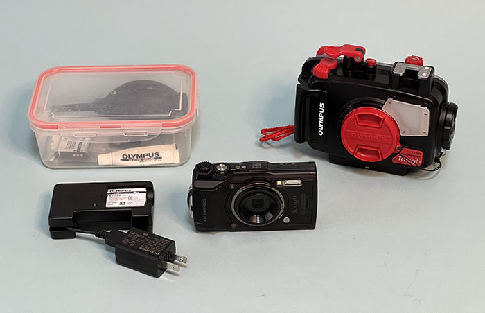 カメラとハウジング(防水プロテクター)、そのほかにも持っていくものがあります