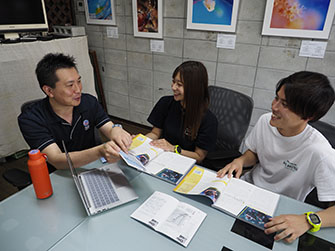 安心してダイビングを楽しめるかは、インストラクターへの信頼度が大きくかかわってきます。信頼できるインストラクターがいるショップなら、ダイバーになった後も継続して通い続けやすいのでおすすめです。