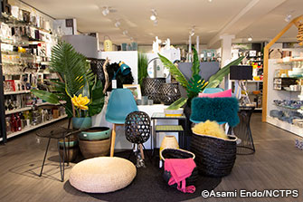 アンビオンス・スティル